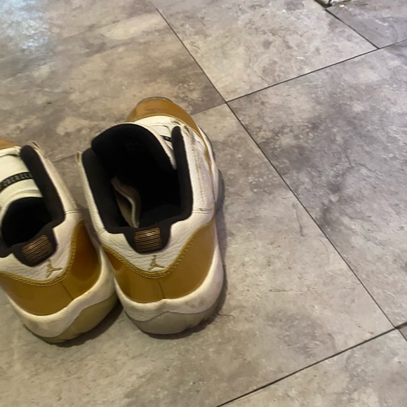 Retro 12 white and gold size 5y - Picture 5 of 7